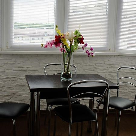Babylon Apartment On Bukovinskaya Street รีฟเน ภายนอก รูปภาพ