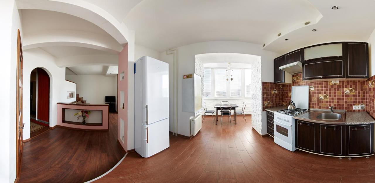 Babylon Apartment On Bukovinskaya Street รีฟเน ภายนอก รูปภาพ