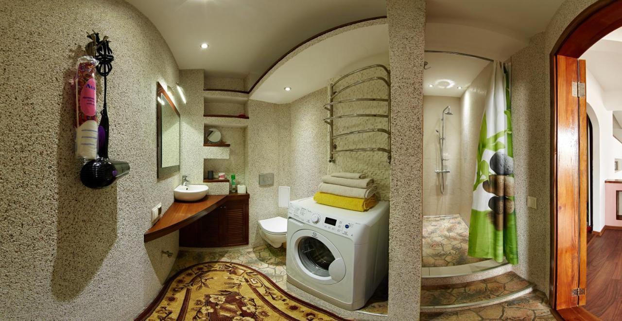Babylon Apartment On Bukovinskaya Street รีฟเน ภายนอก รูปภาพ