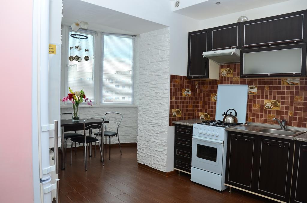 Babylon Apartment On Bukovinskaya Street รีฟเน ภายนอก รูปภาพ