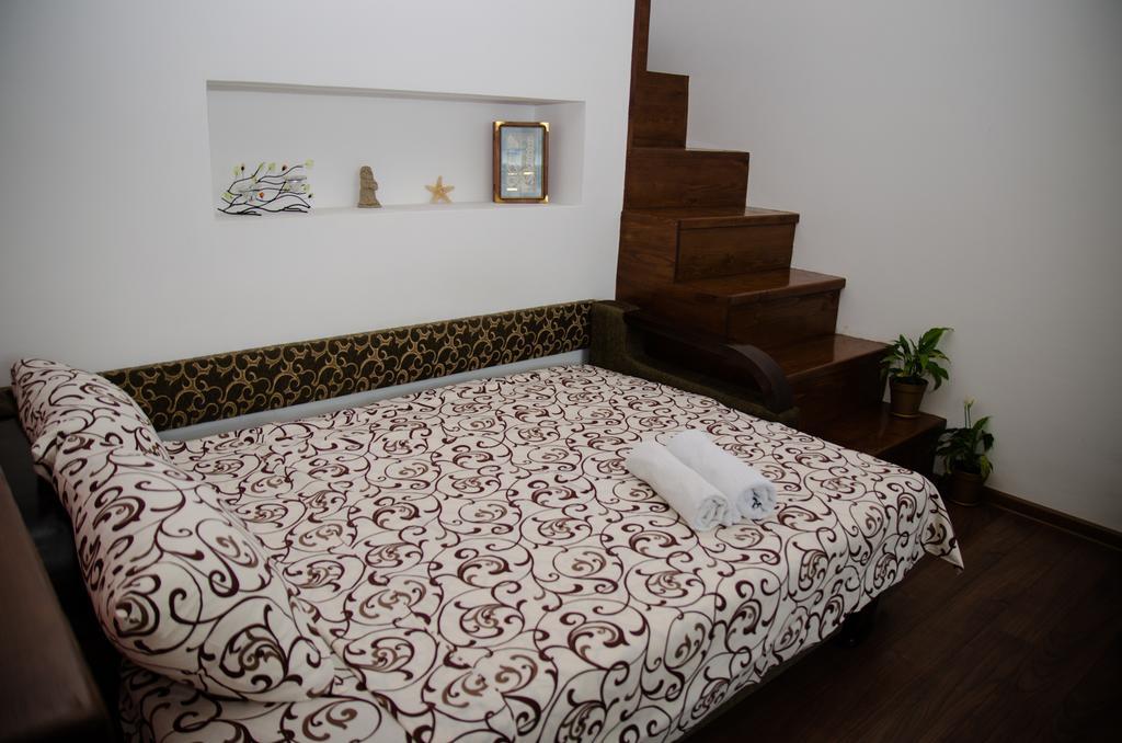 Babylon Apartment On Bukovinskaya Street รีฟเน ภายนอก รูปภาพ